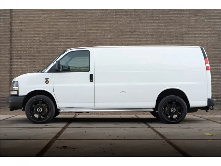 Chevrolet Express Image 3