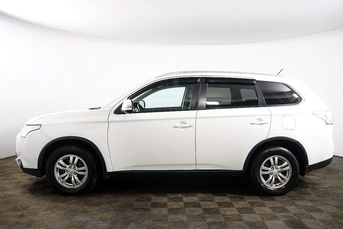 Mitsubishi Outlander Image 8