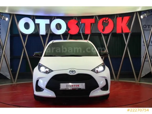 Toyota Yaris 1.0 Vision Image 1